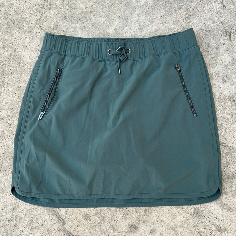 Athleta Stretch In Green Skort with Front Zipper Pockets Women's Size 4 - Picture 3 of 8